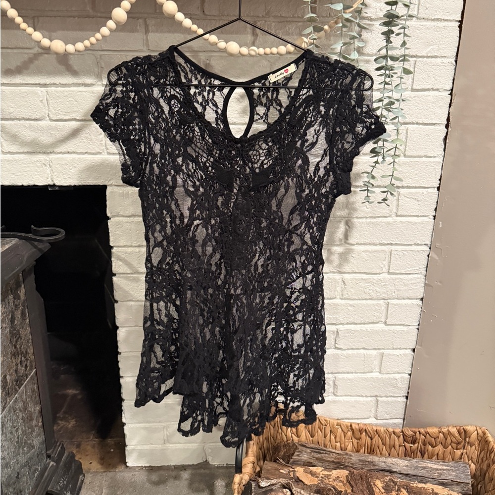 Lovely 153 Lace Hi/Low Top